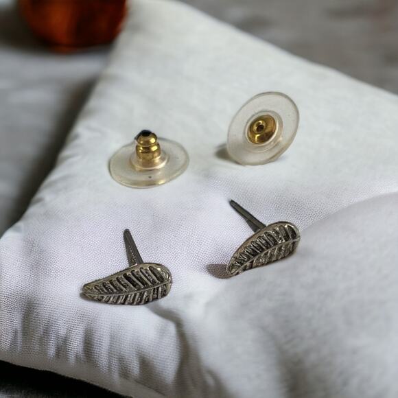 Silver Tone Feather Stud Earrings - Elegant and Detailed Design - Picture 1 of 5
